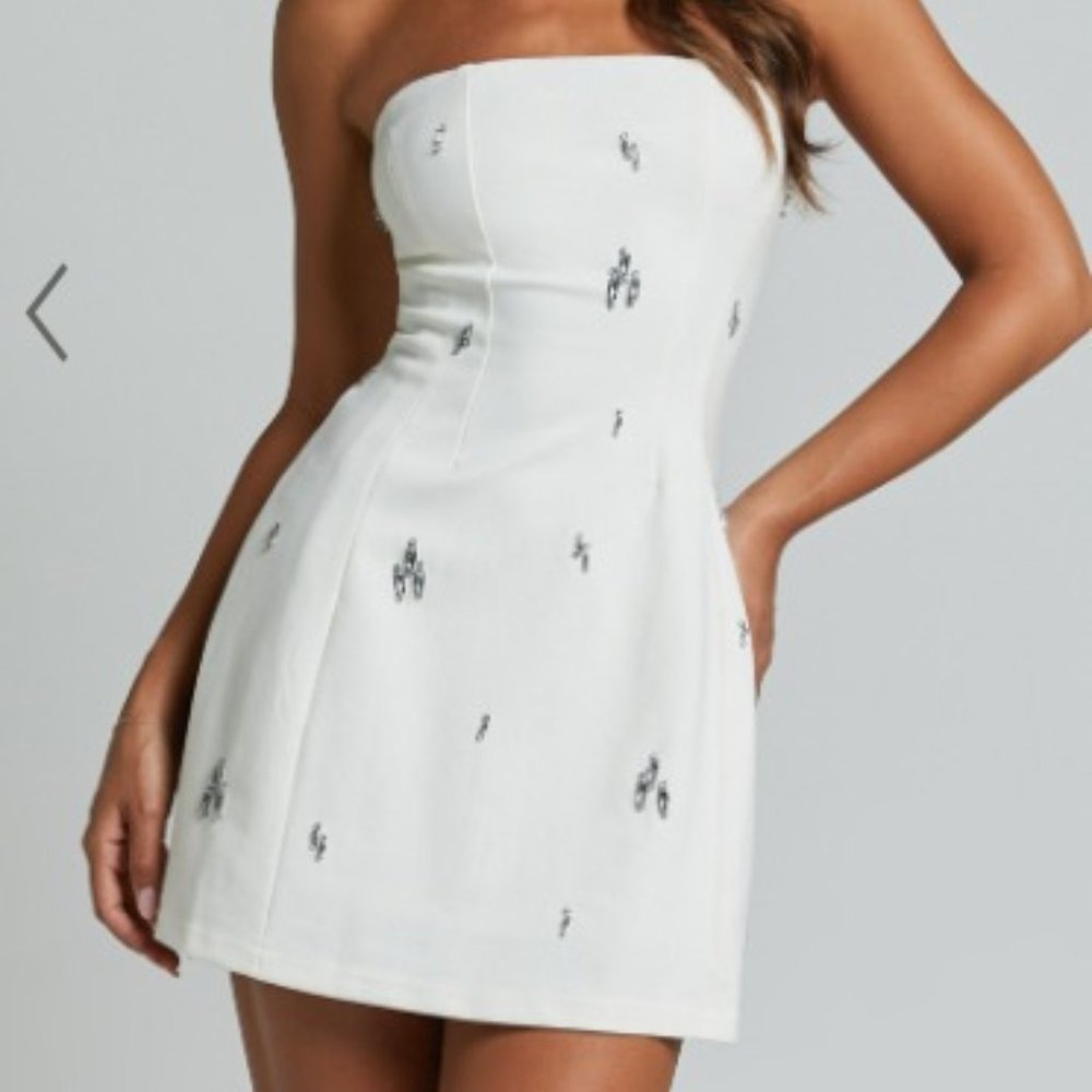 ANZIEL MINI DRESS - STRAPLESS STRUCTURED CLUSTER EMBELLISHMENT DRESS IN WHITE
